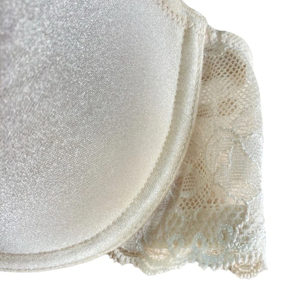 Wacoal Seasonal Fashion Lace Cream Contour Underwire Padded Bra (Size‎ 34B)
